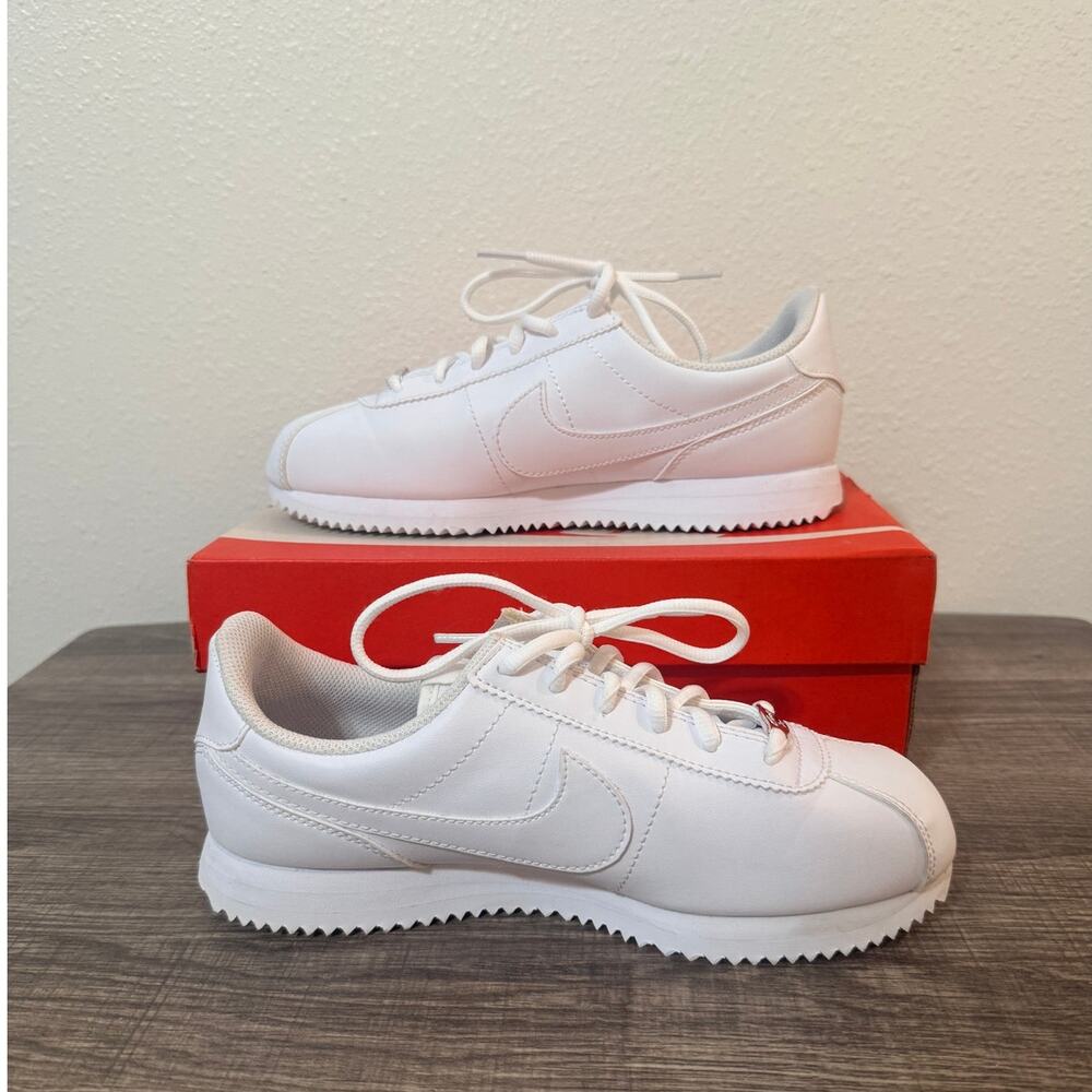 Nike Cortez Basic SL Triple White (GS)  904764-100 - Size Youth 5.5 or Womens 7